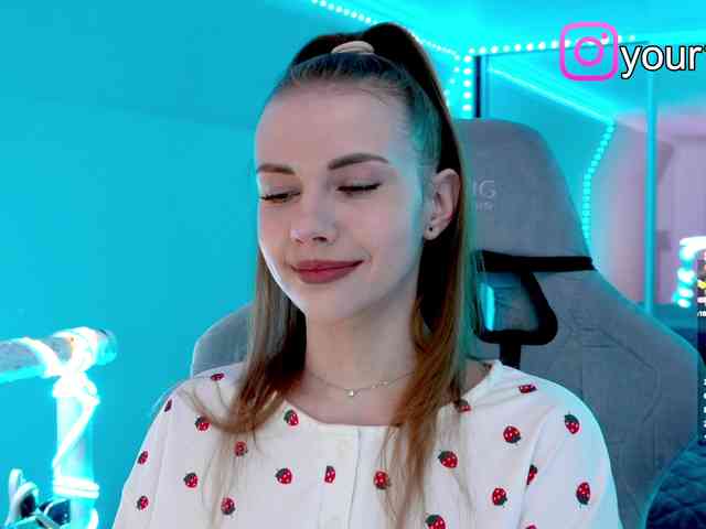 VikkiExtraCheese webcam