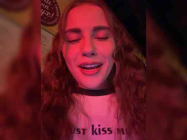 VikkiExtraCheese webcam