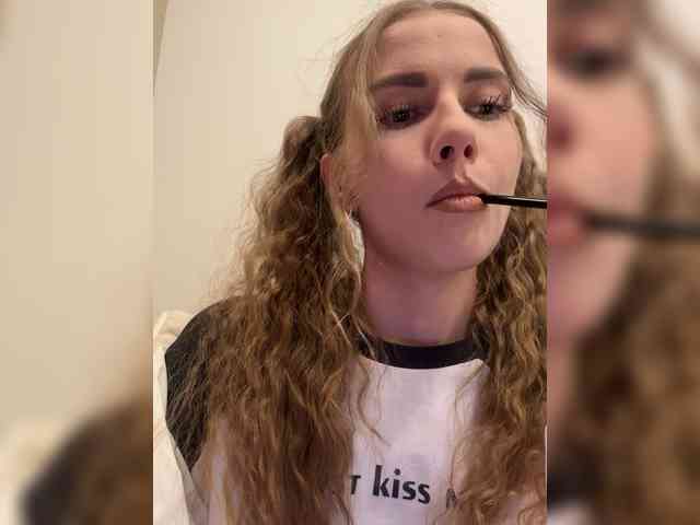 VikkiExtraCheese webcam