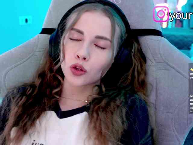 VikkiExtraCheese webcam