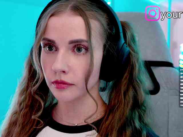 VikkiExtraCheese webcam