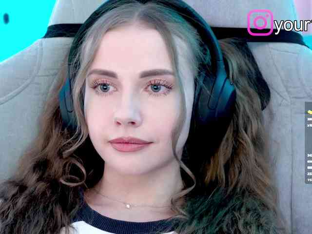 VikkiExtraCheese webcam