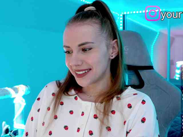 VikkiExtraCheese webcam