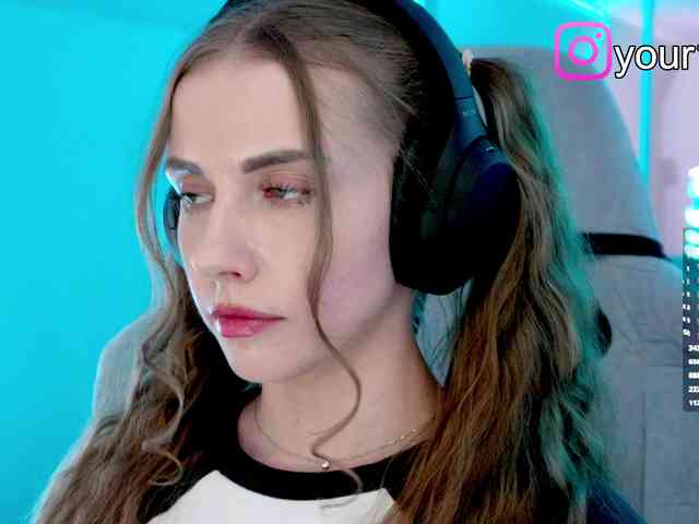 VikkiExtraCheese webcam