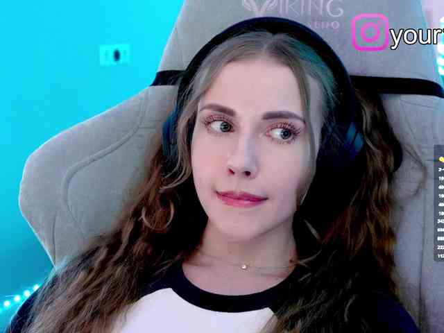 VikkiExtraCheese webcam