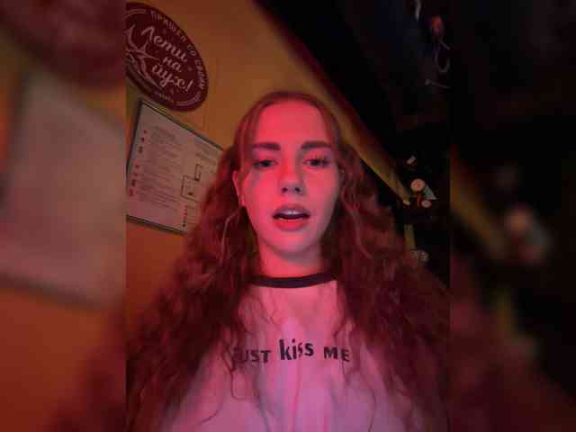 VikkiExtraCheese webcam