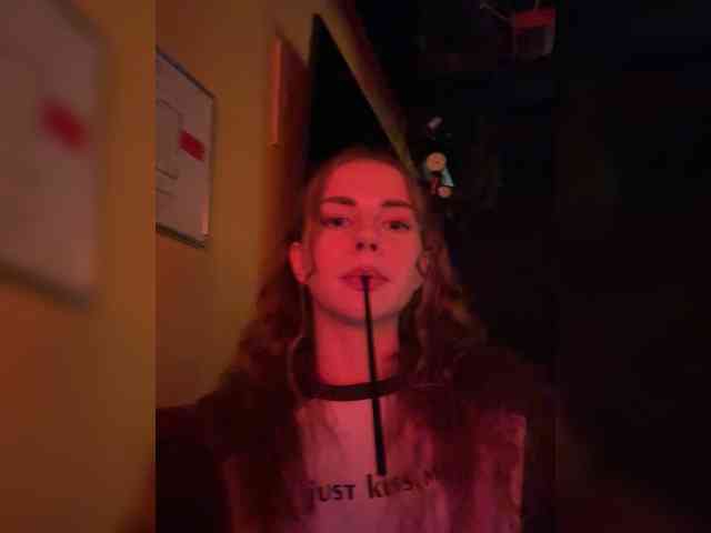 VikkiExtraCheese webcam