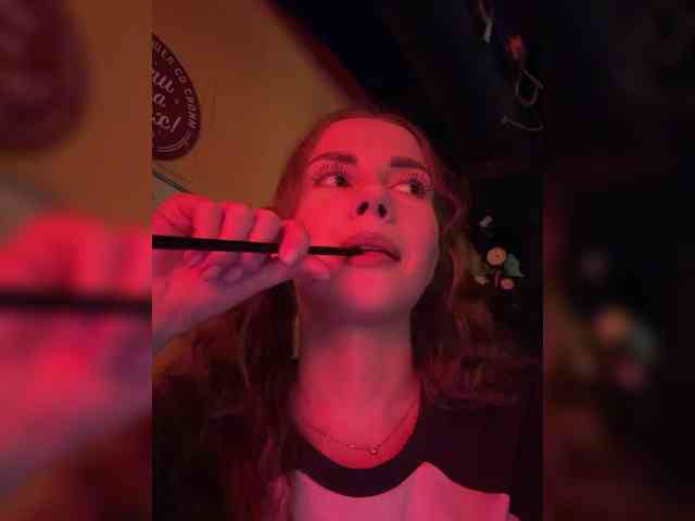 VikkiExtraCheese webcam