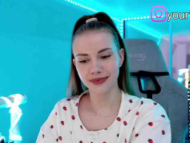VikkiExtraCheese webcam