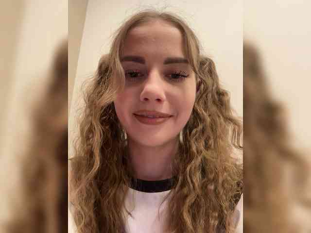 VikkiExtraCheese webcam