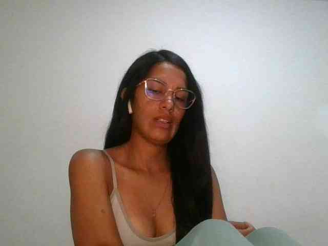 JuanaBrunette webcam