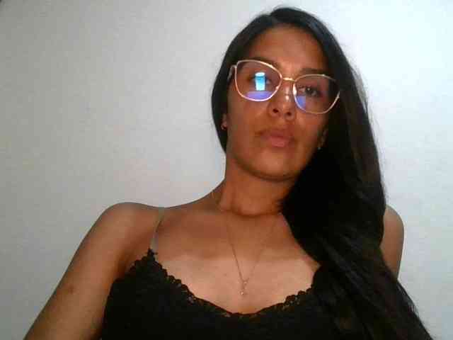 JuanaBrunette webcam