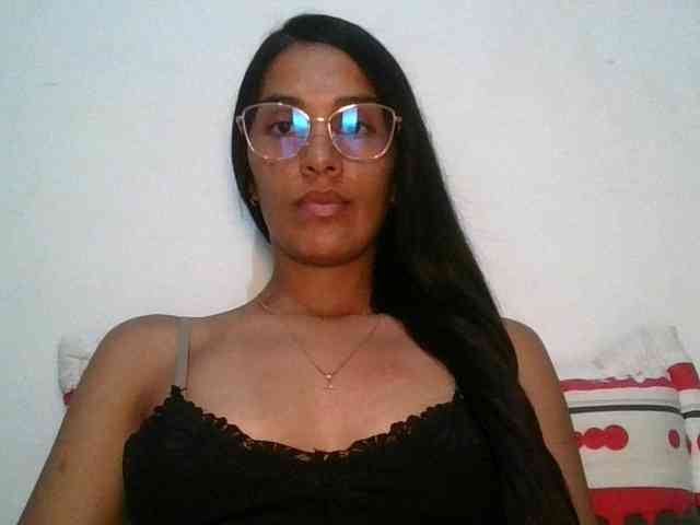 JuanaBrunette webcam