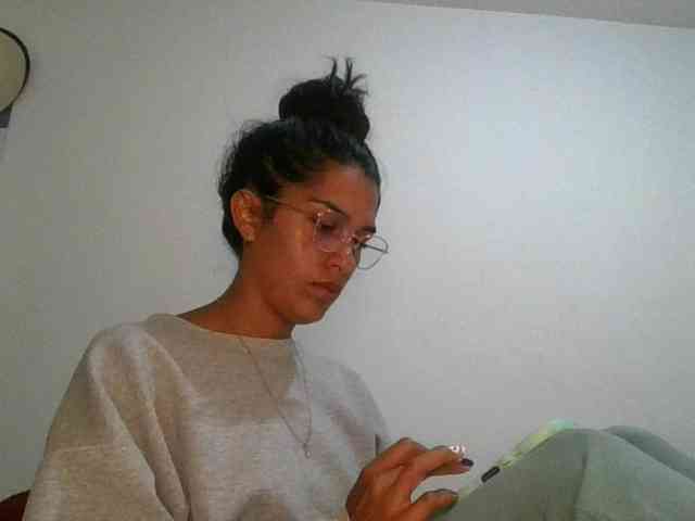 JuanaBrunette webcam