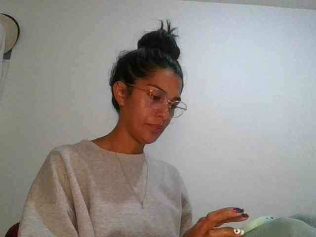 JuanaBrunette webcam