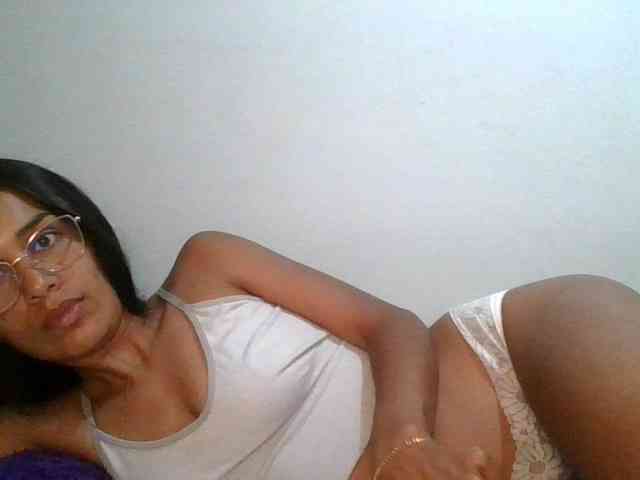 JuanaBrunette webcam