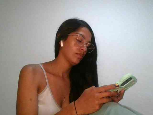 JuanaBrunette webcam