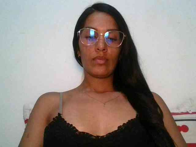 JuanaBrunette webcam