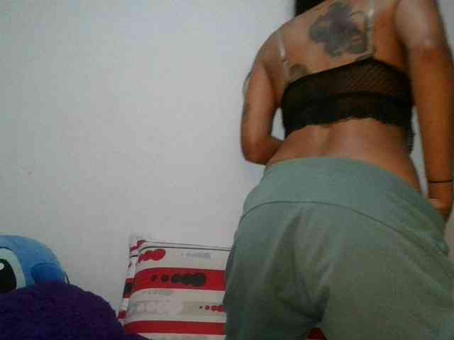 JuanaBrunette webcam