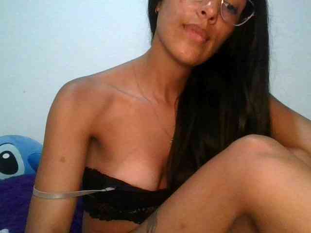 JuanaBrunette webcam