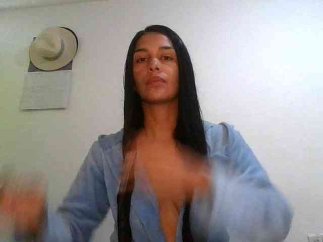 JuanaBrunette webcam