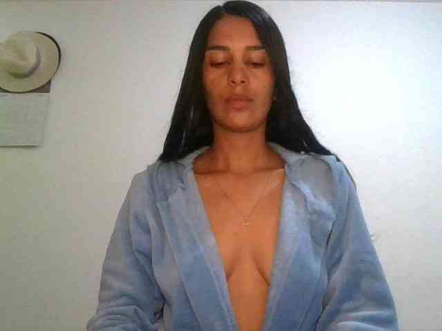 JuanaBrunette webcam