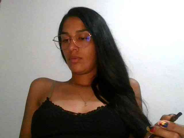 JuanaBrunette webcam