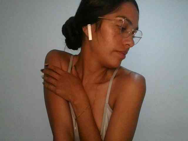 JuanaBrunette webcam