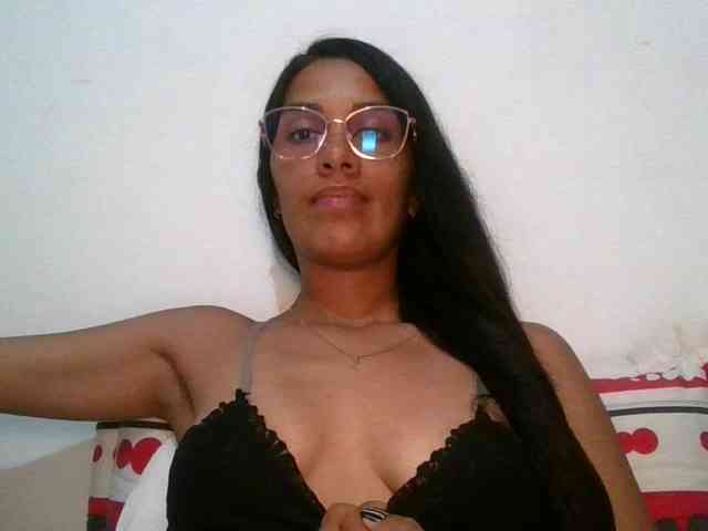 JuanaBrunette webcam