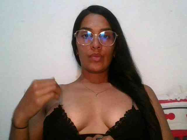 JuanaBrunette webcam