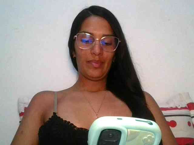 JuanaBrunette webcam