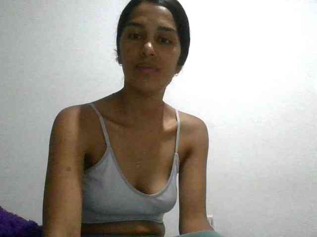 JuanaBrunette webcam