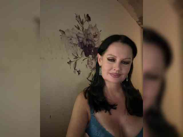 RoyalBreasts webcam