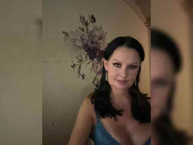 RoyalBreasts webcam
