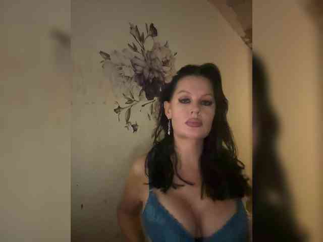 RoyalBreasts webcam