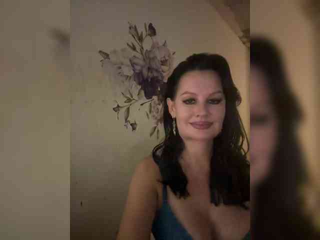 RoyalBreasts webcam