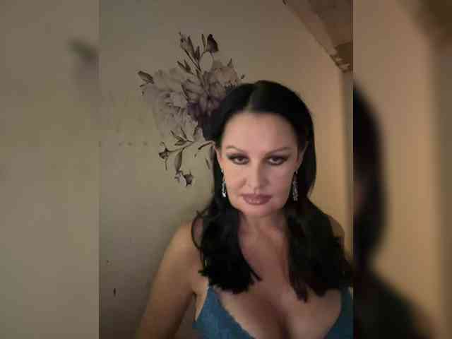 RoyalBreasts webcam