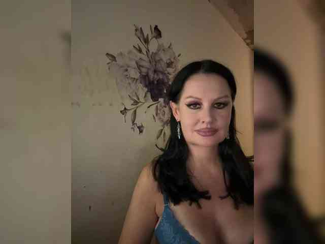 RoyalBreasts webcam