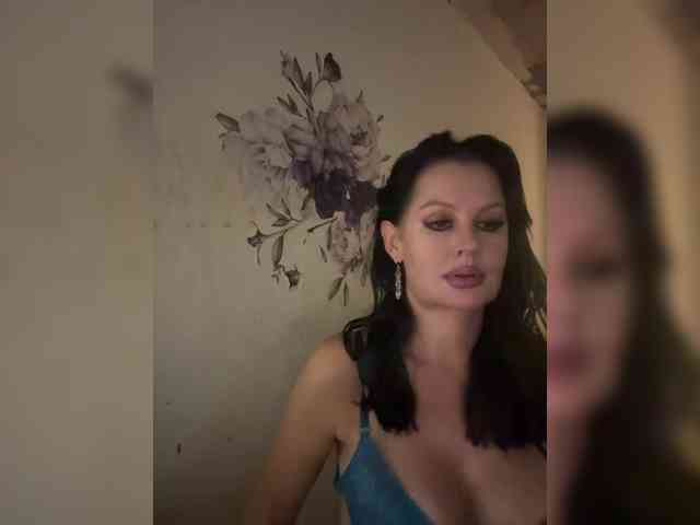 RoyalBreasts webcam