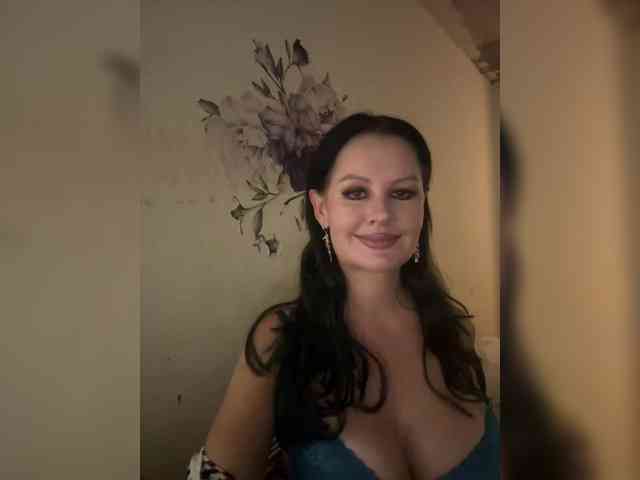 RoyalBreasts webcam