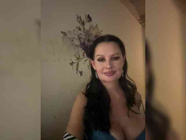 RoyalBreasts webcam