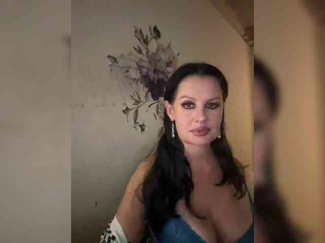 RoyalBreasts webcam