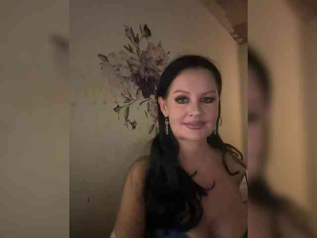 RoyalBreasts webcam