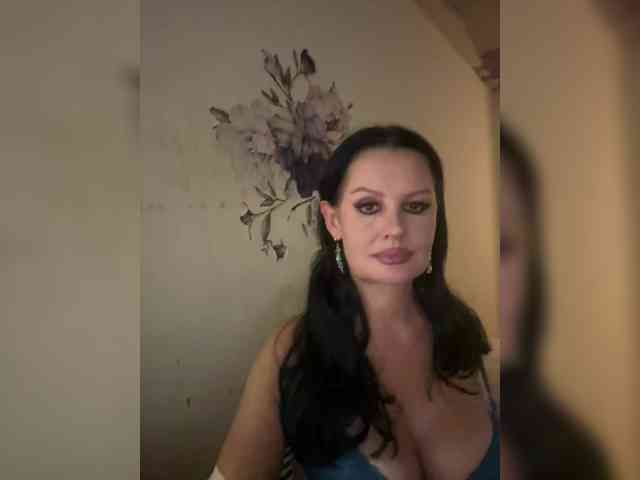 RoyalBreasts webcam