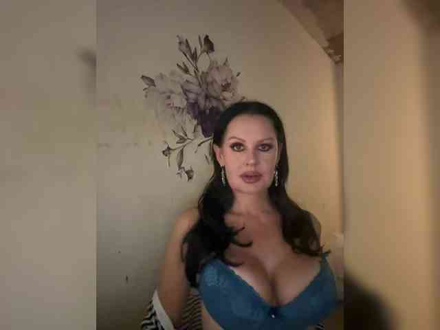 RoyalBreasts webcam