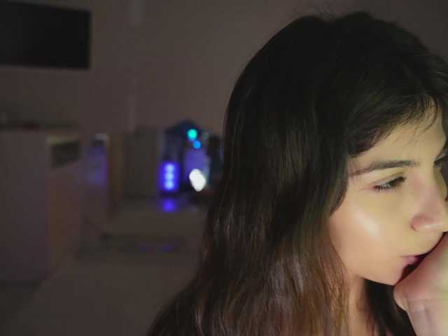 Entra en el chat con el modelo -Madi- -Madi-