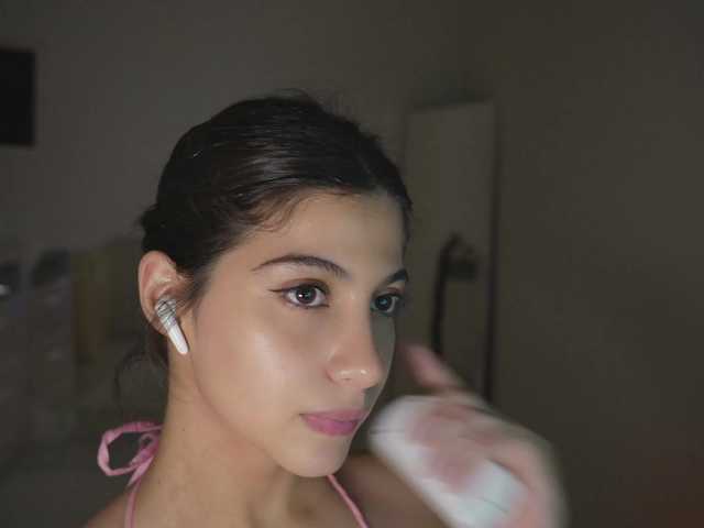 Entra en el chat con el modelo -Madi- -Madi-