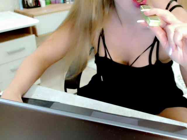 JuicyGloss webcam