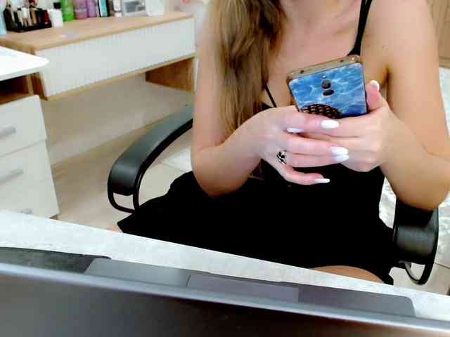 JuicyGloss webcam