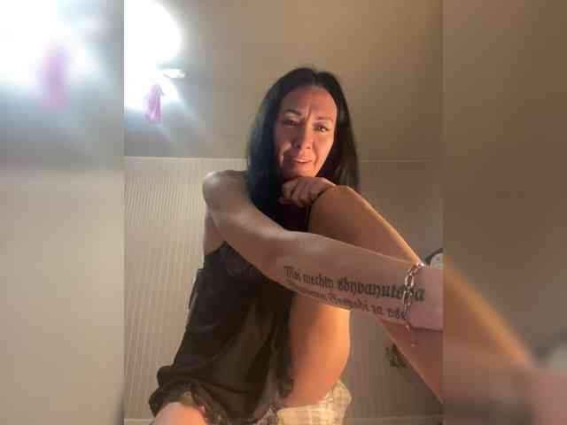 Karolina_Milf webcam